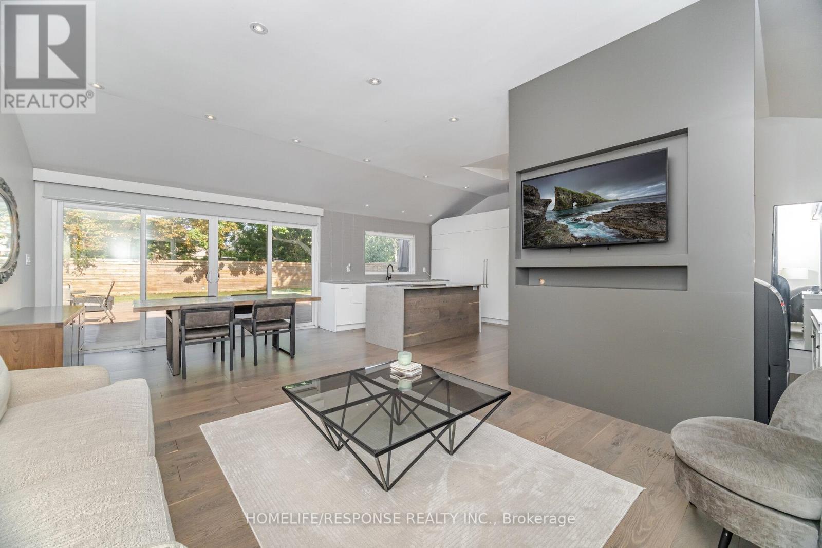 5011 Spruce Avenue, Burlington, ON - Indoor Photo Showing Living Room