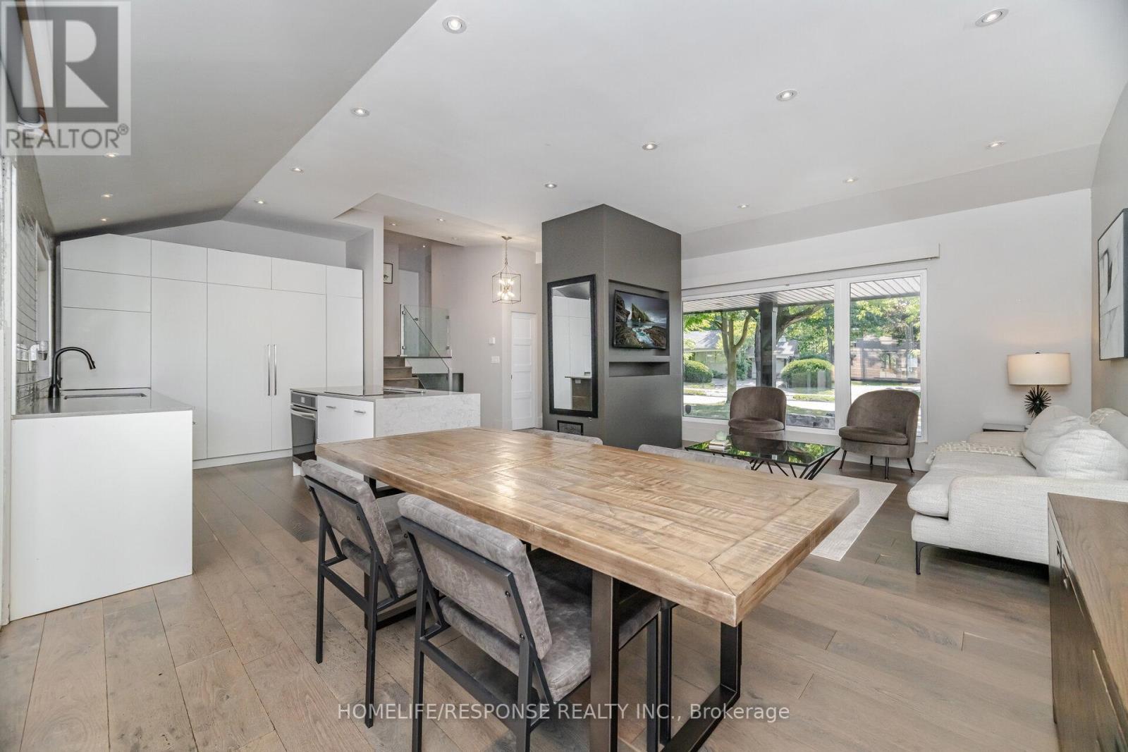 5011 Spruce Avenue, Burlington, ON - Indoor