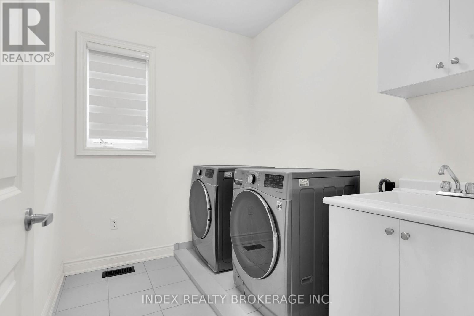 199 Granite Ridge Trail, Hamilton, ON - Indoor Photo Showing Laundry Room