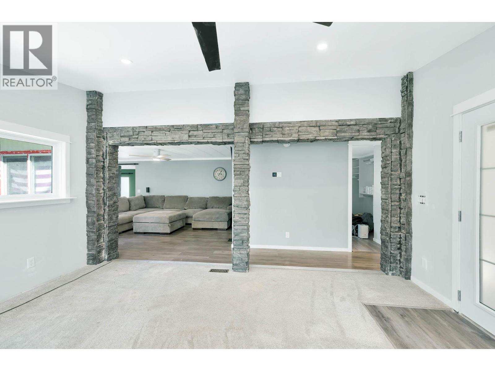 392 Walterdale Road, Kamloops, BC - Indoor