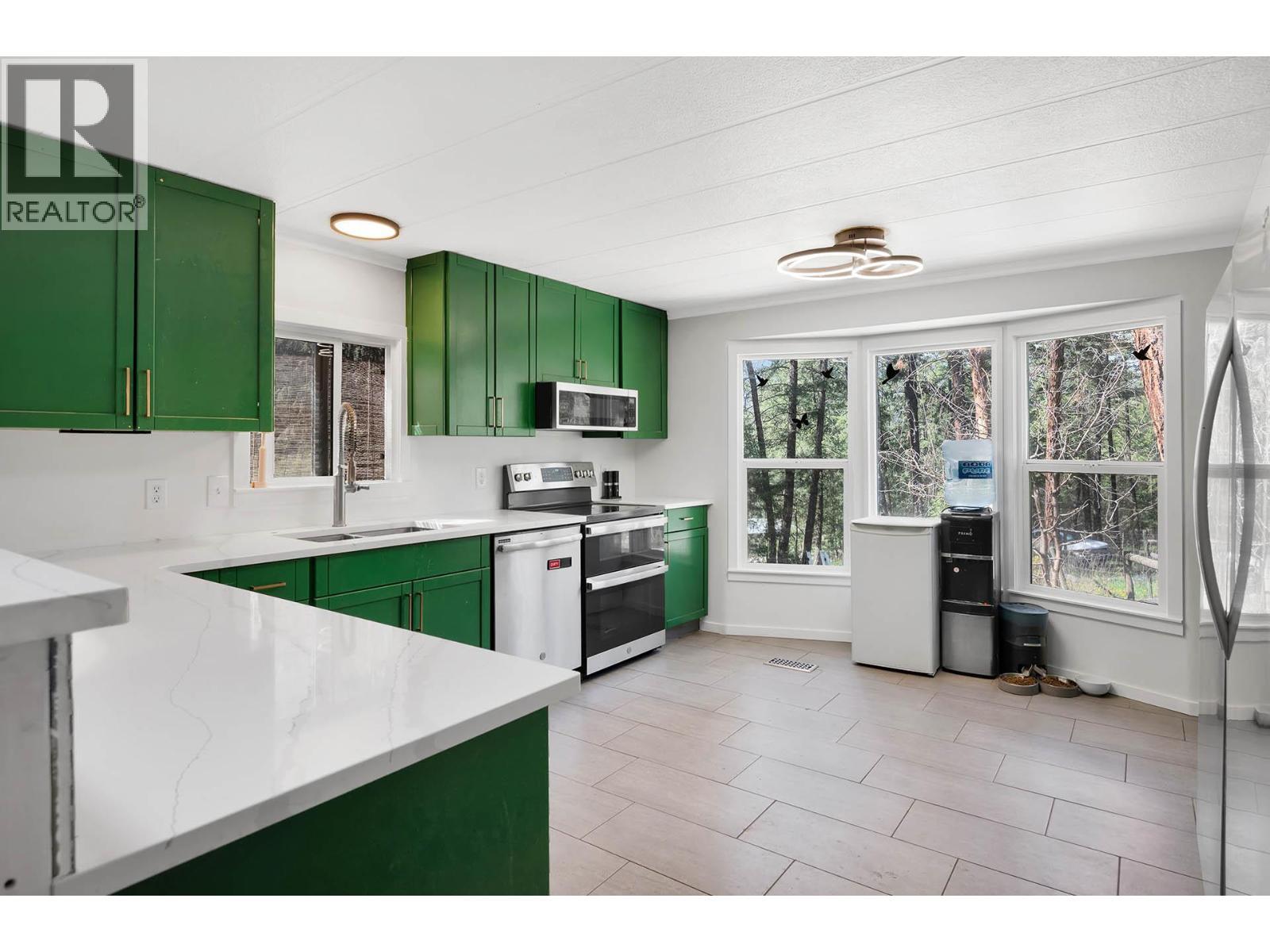 392 Walterdale Road, Kamloops, BC - Indoor Photo Showing Kitchen