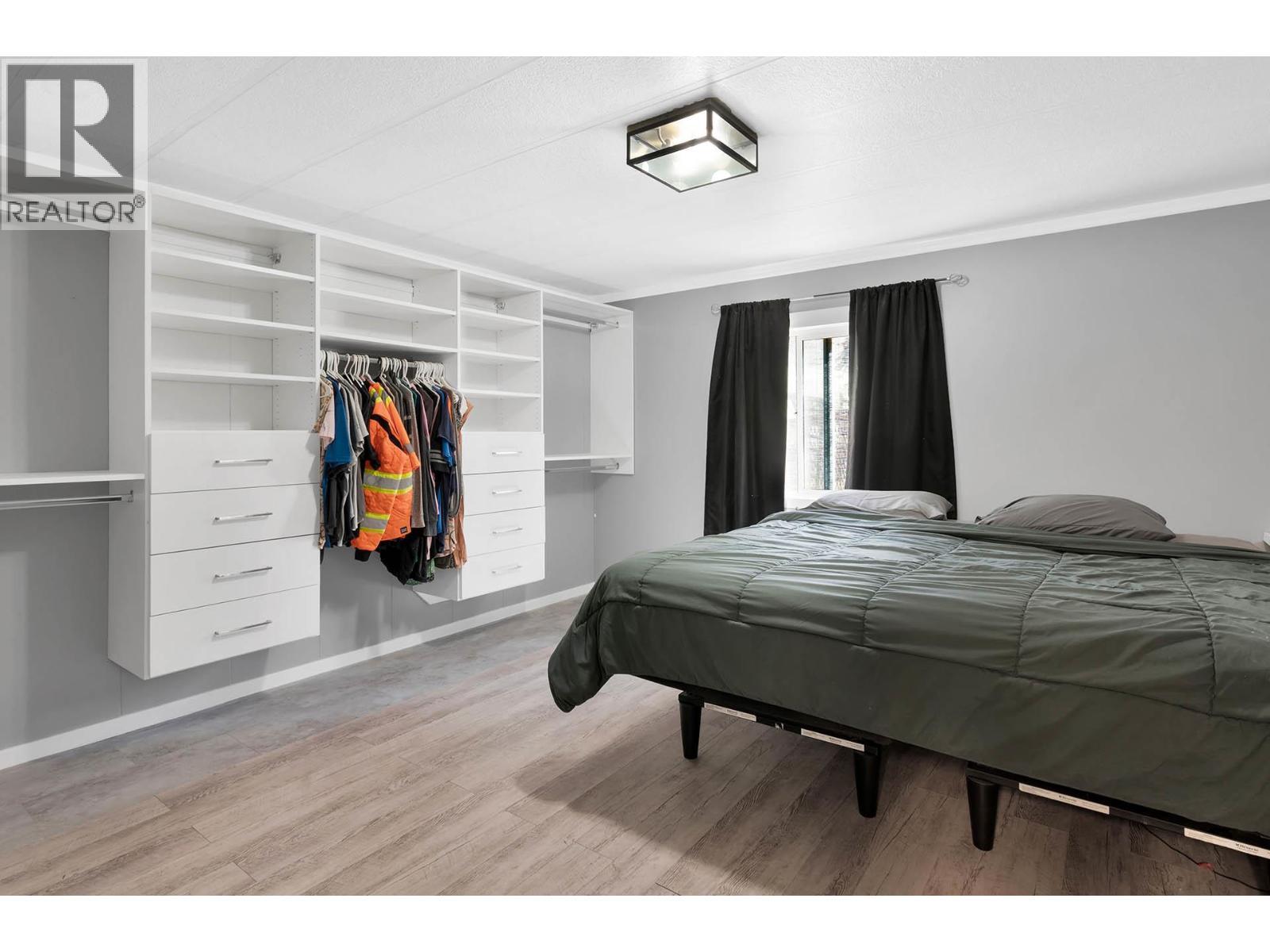 392 Walterdale Road, Kamloops, BC - Indoor Photo Showing Bedroom