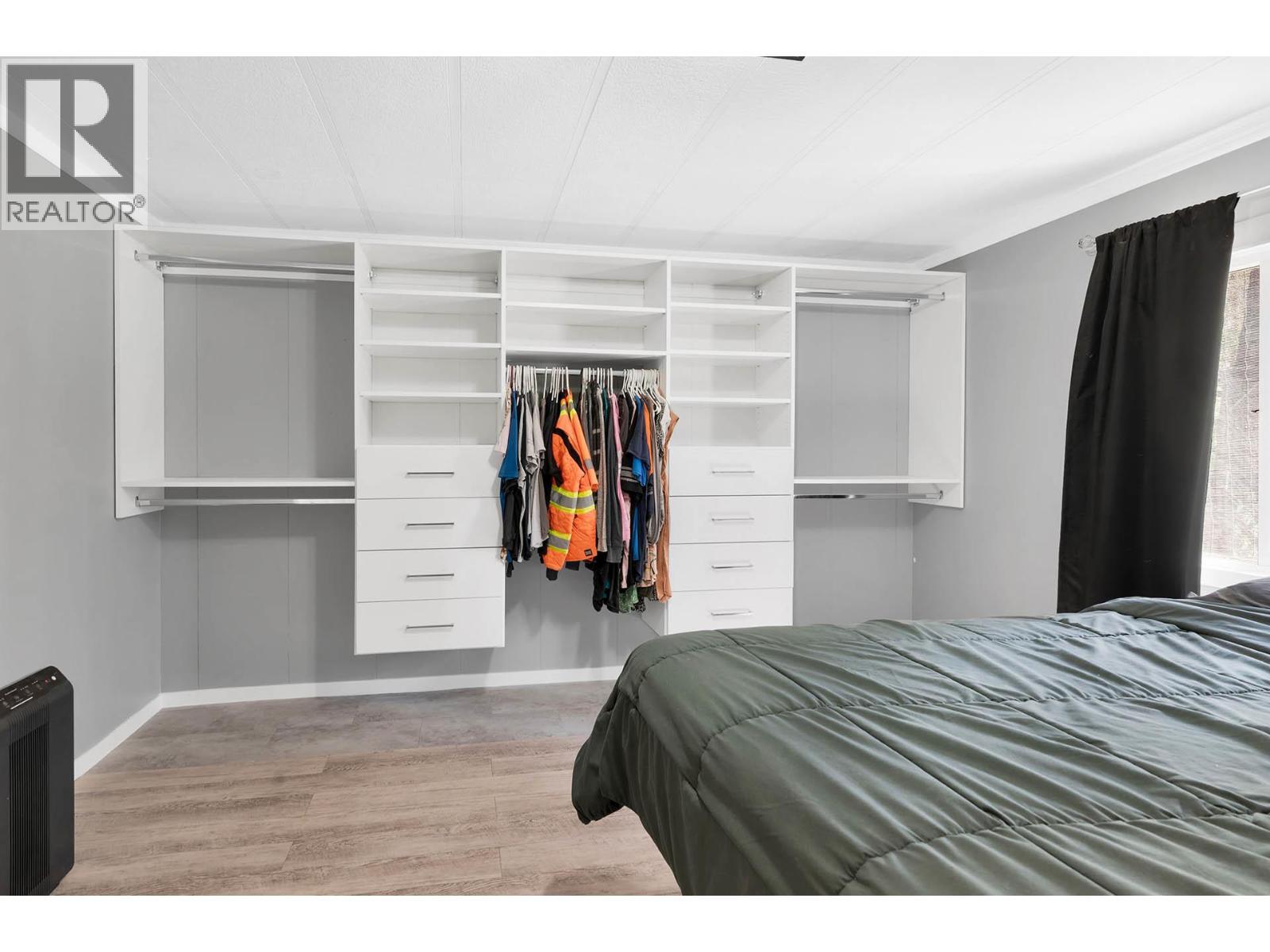 392 Walterdale Road, Kamloops, BC - Indoor Photo Showing Bedroom