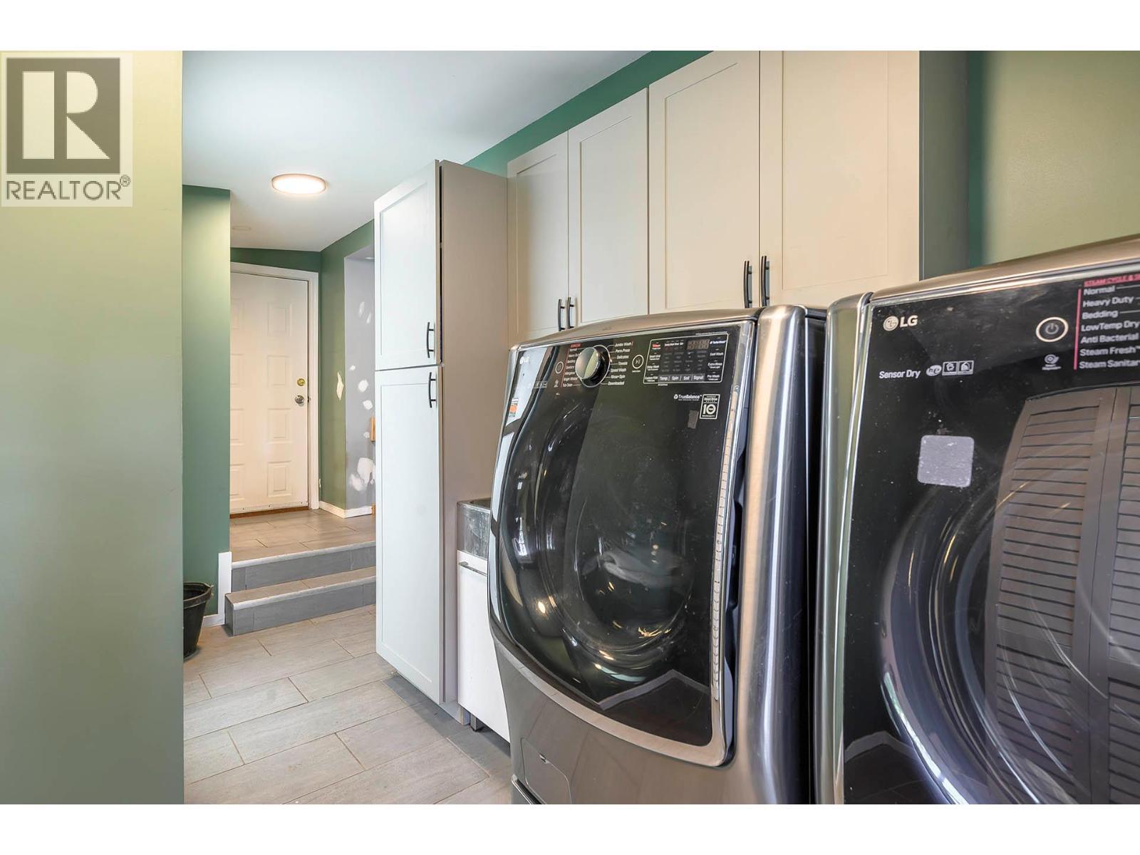 392 Walterdale Road, Kamloops, BC - Indoor Photo Showing Laundry Room