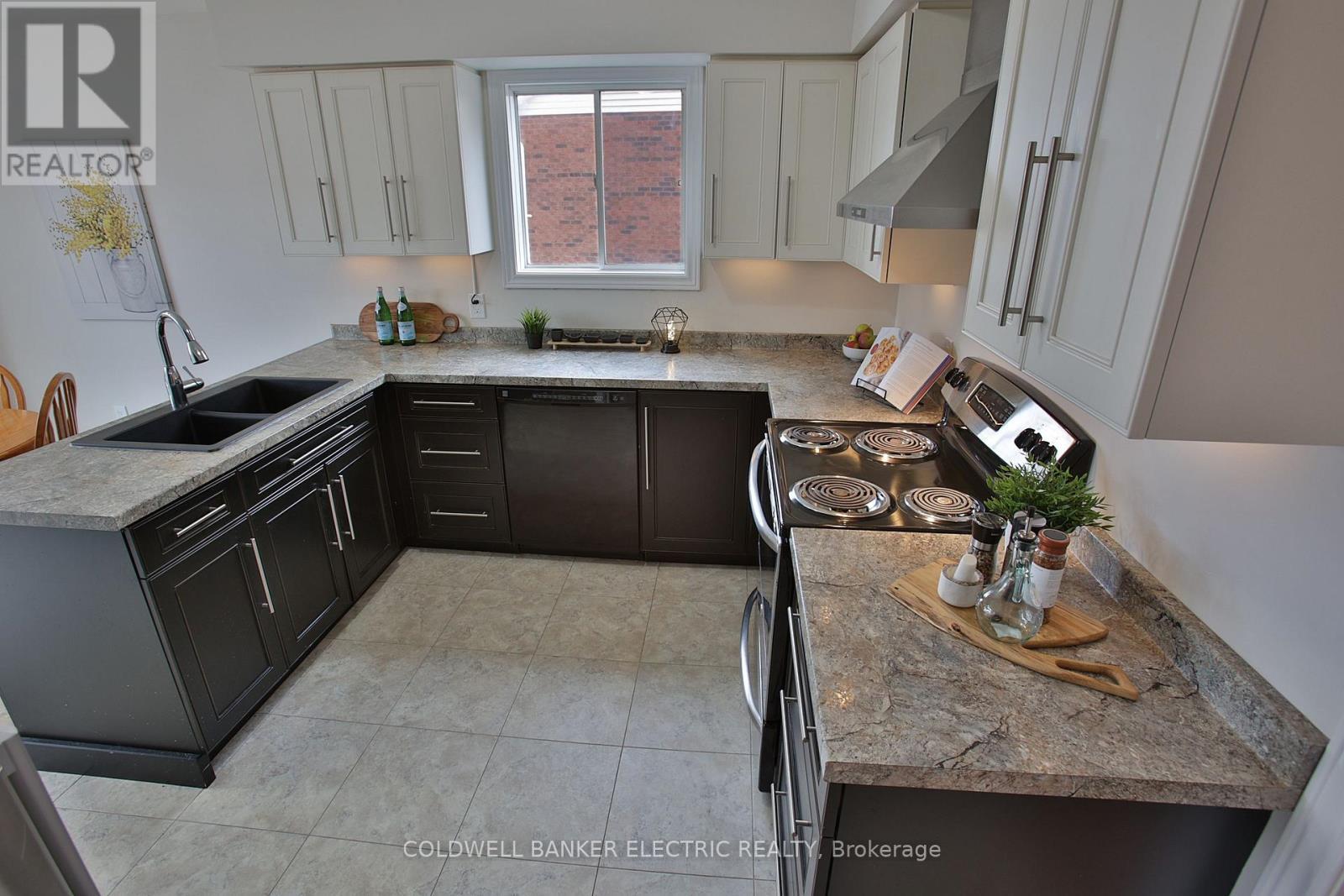 1830 Stratton Avenue, Peterborough (Monaghan Ward 2), ON - Indoor Photo Showing Kitchen With Double Sink