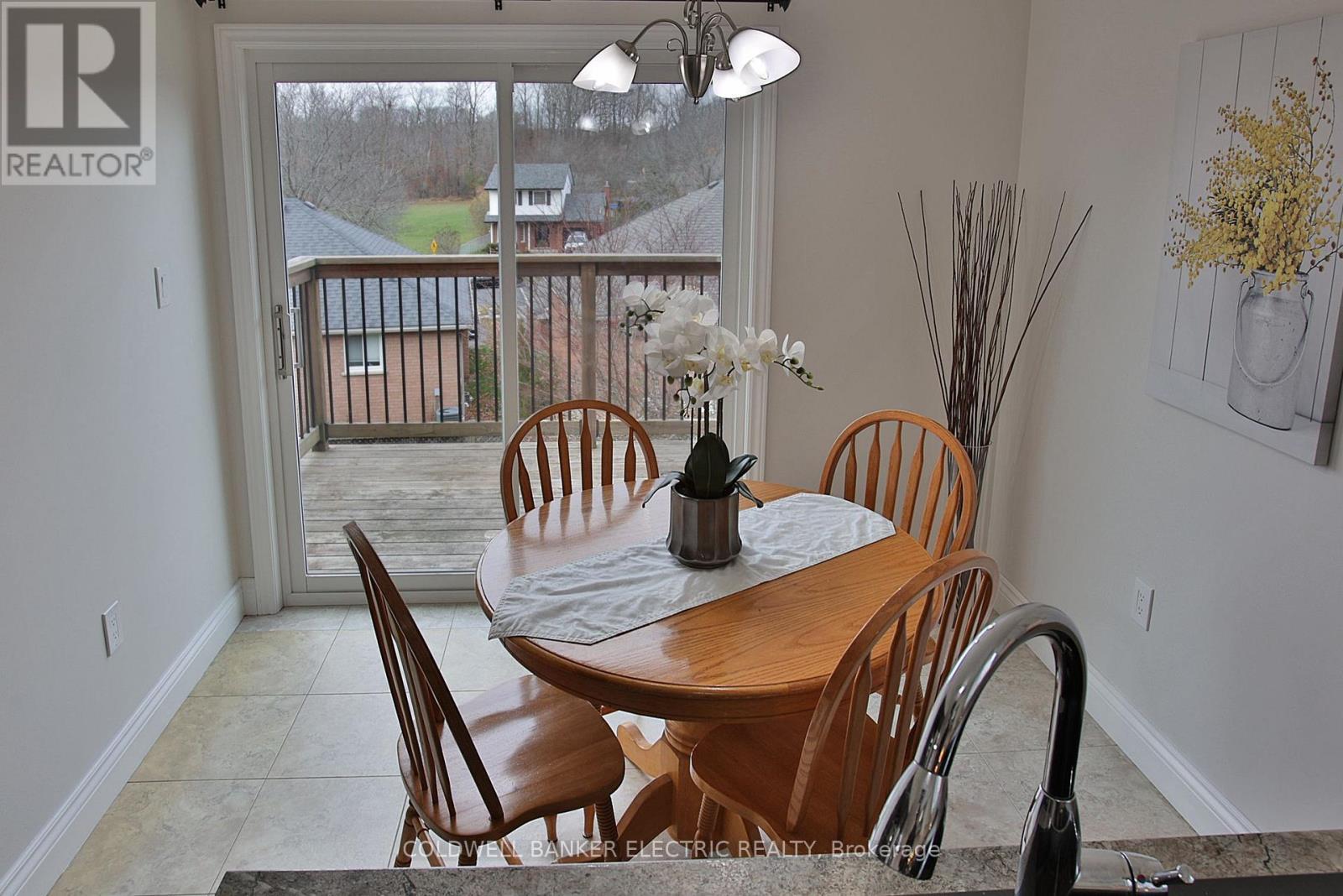 1830 Stratton Avenue, Peterborough (Monaghan Ward 2), ON - Indoor Photo Showing Dining Room