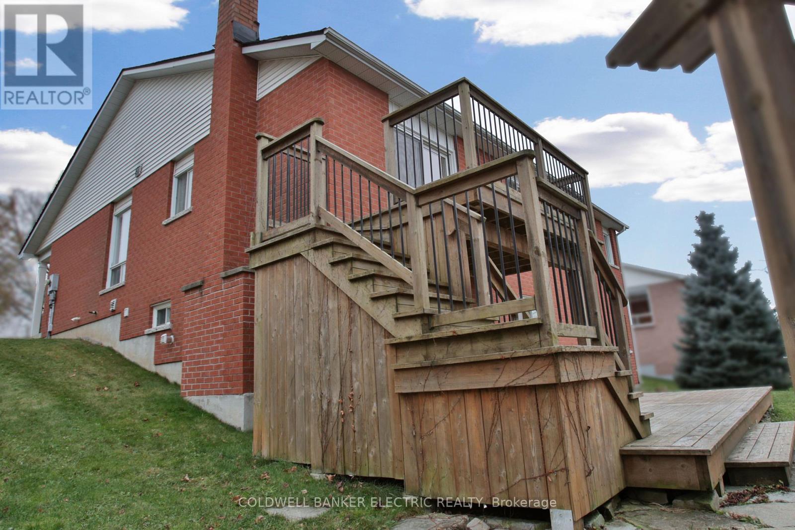 1830 Stratton Avenue, Peterborough (Monaghan Ward 2), ON - Outdoor With Exterior