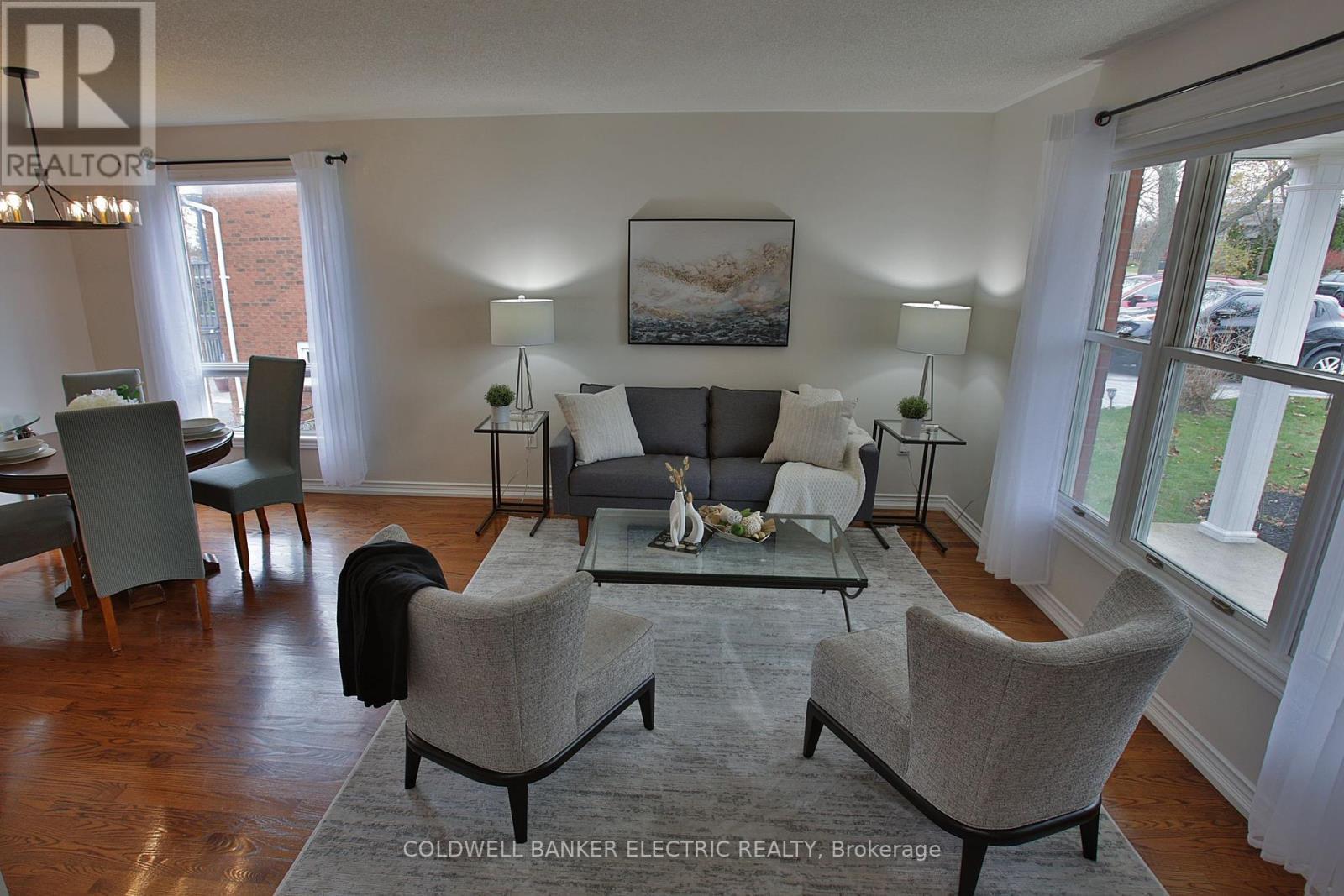 1830 Stratton Avenue, Peterborough (Monaghan Ward 2), ON - Indoor Photo Showing Living Room