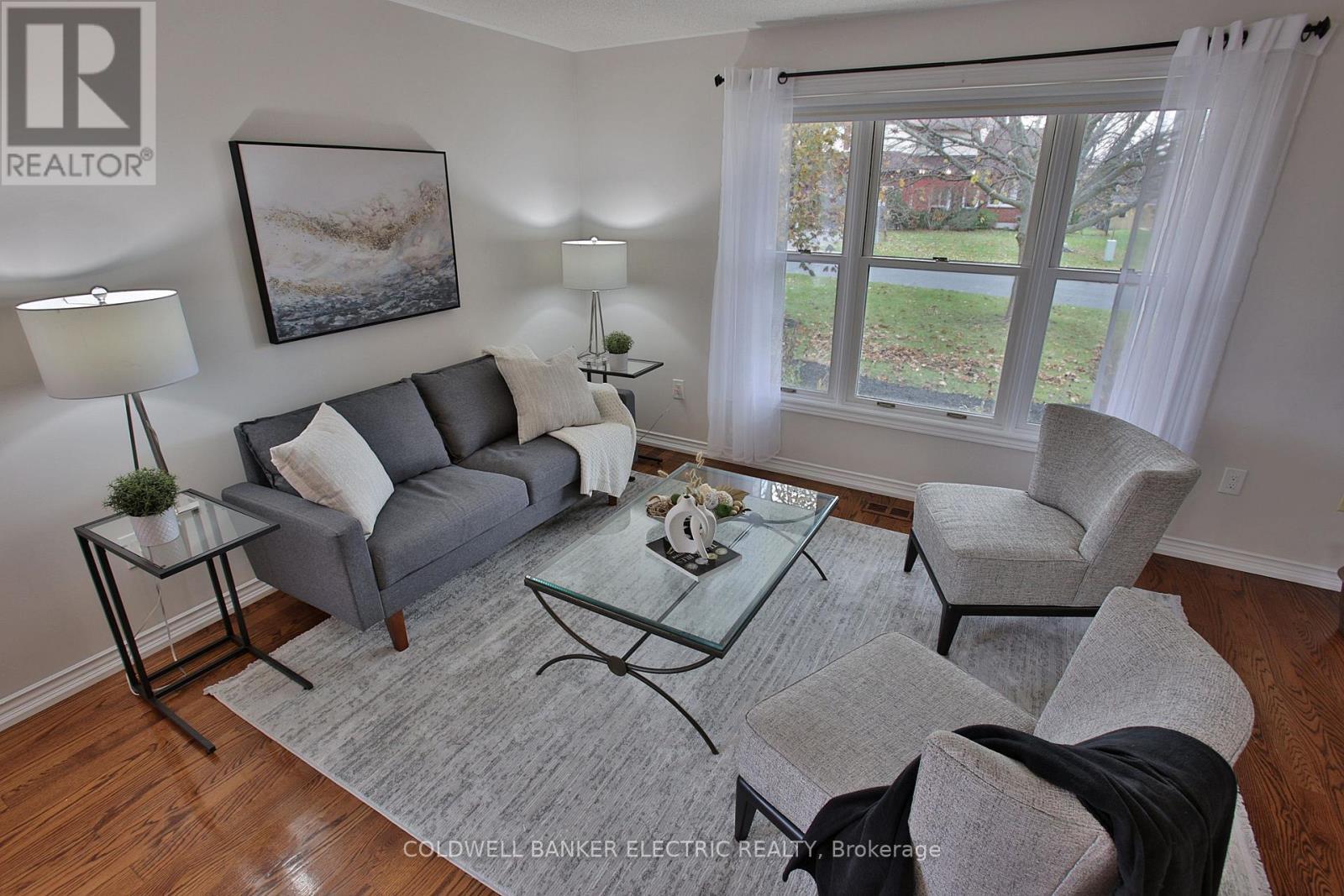 1830 Stratton Avenue, Peterborough (Monaghan Ward 2), ON - Indoor Photo Showing Living Room