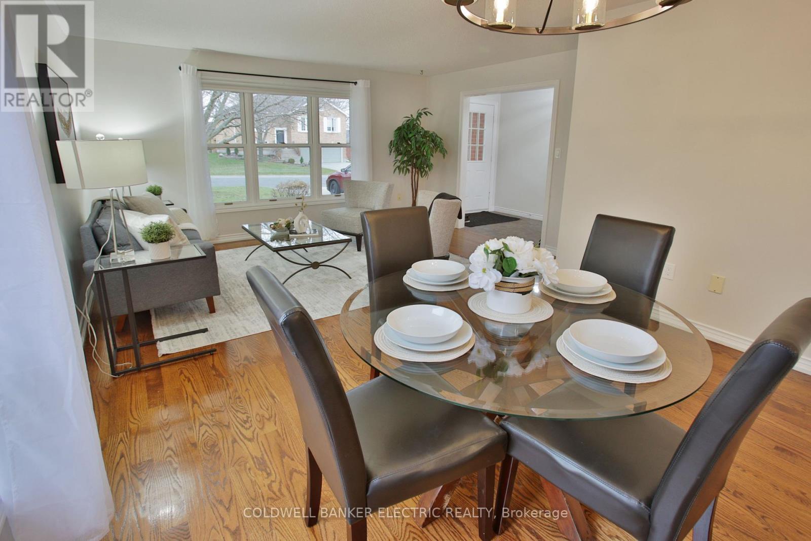 1830 Stratton Avenue, Peterborough (Monaghan Ward 2), ON - Indoor Photo Showing Dining Room
