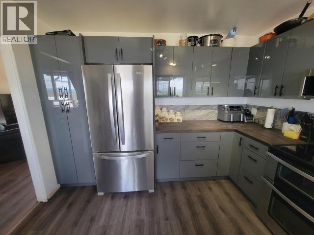 4029 Joyce Ave, Powell River, BC - Indoor Photo Showing Kitchen