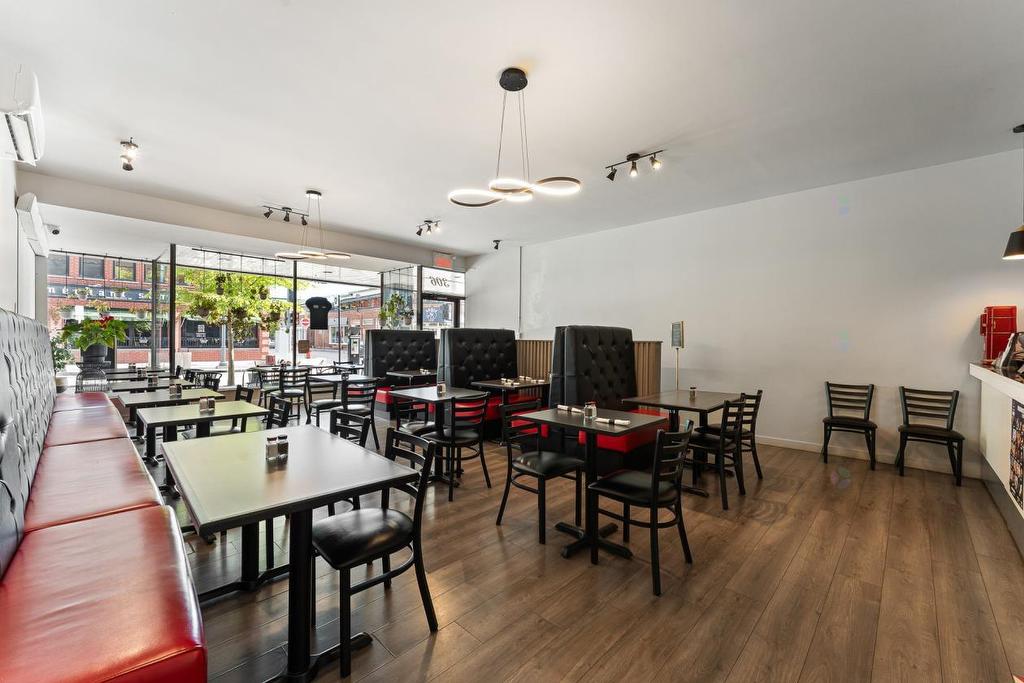 - 306 Rue Principale O., Magog, QC