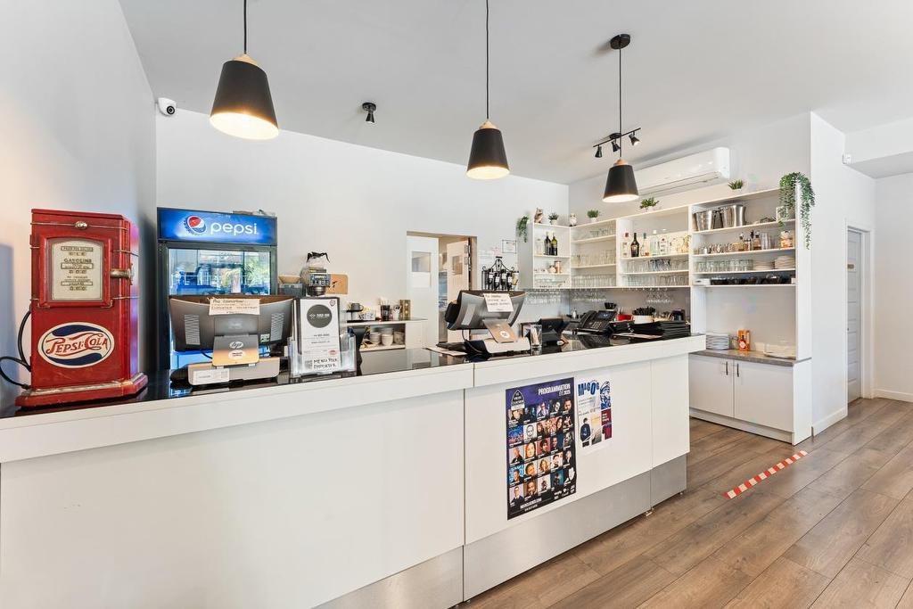 - 306 Rue Principale O., Magog, QC