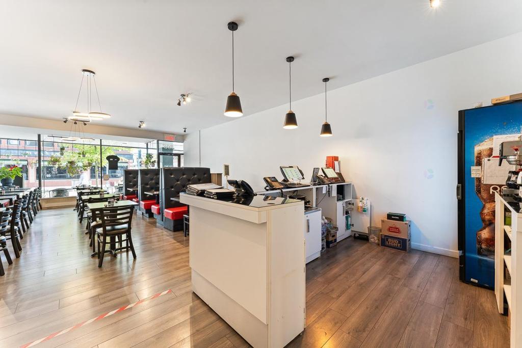 - 306 Rue Principale O., Magog, QC