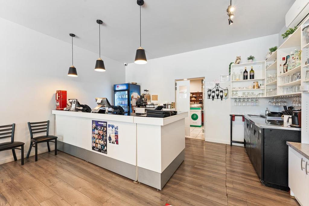 - 306 Rue Principale O., Magog, QC