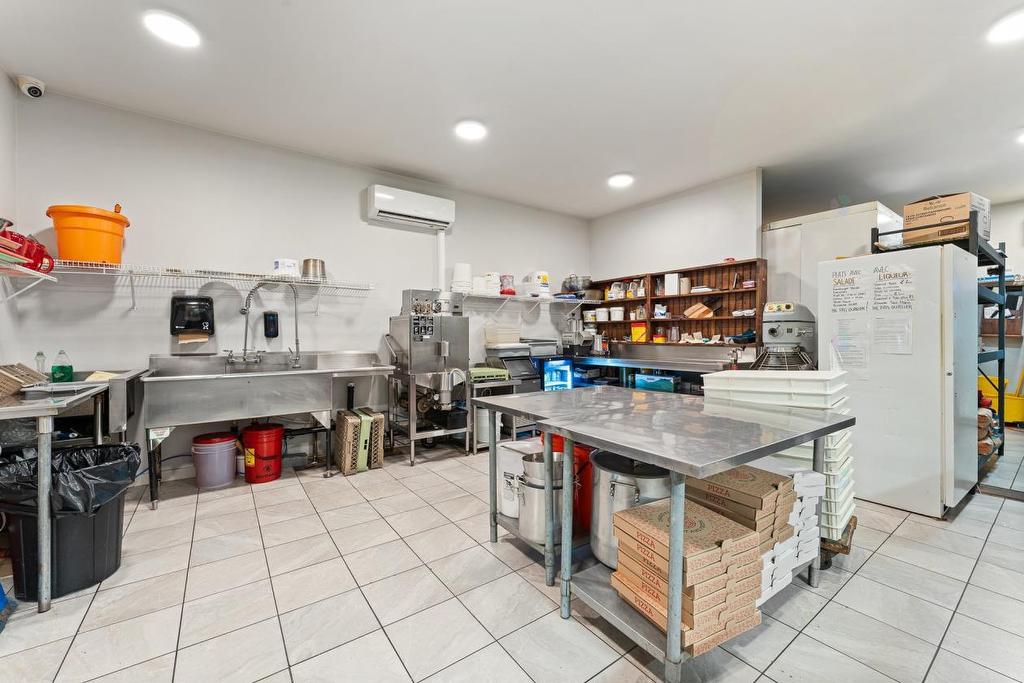 - 306 Rue Principale O., Magog, QC