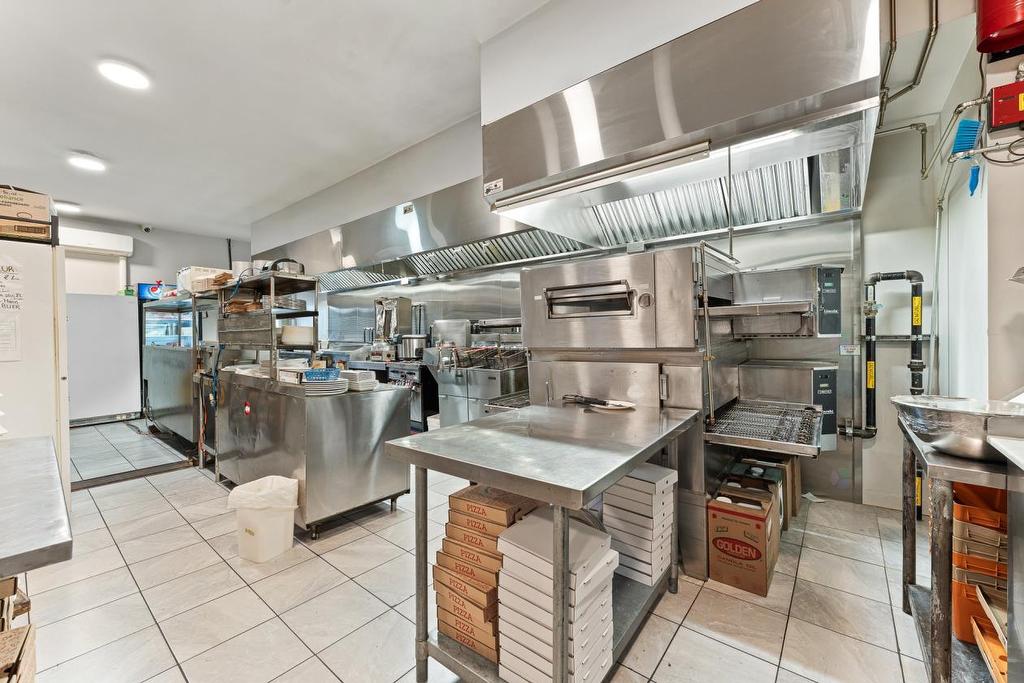 - 306 Rue Principale O., Magog, QC