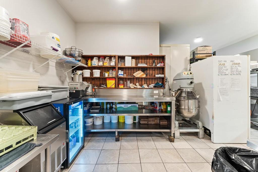 - 306 Rue Principale O., Magog, QC