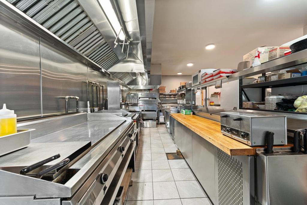 - 306 Rue Principale O., Magog, QC