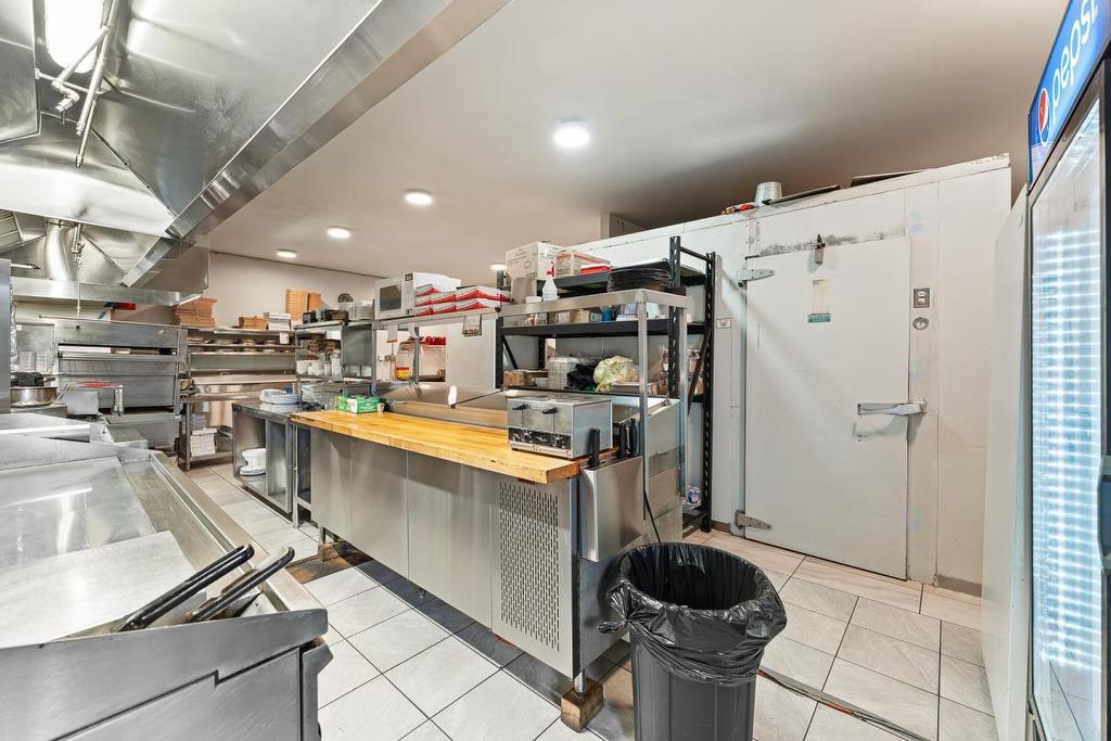 - 306 Rue Principale O., Magog, QC