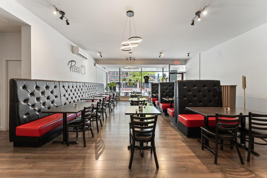 - 306 Rue Principale O., Magog, QC