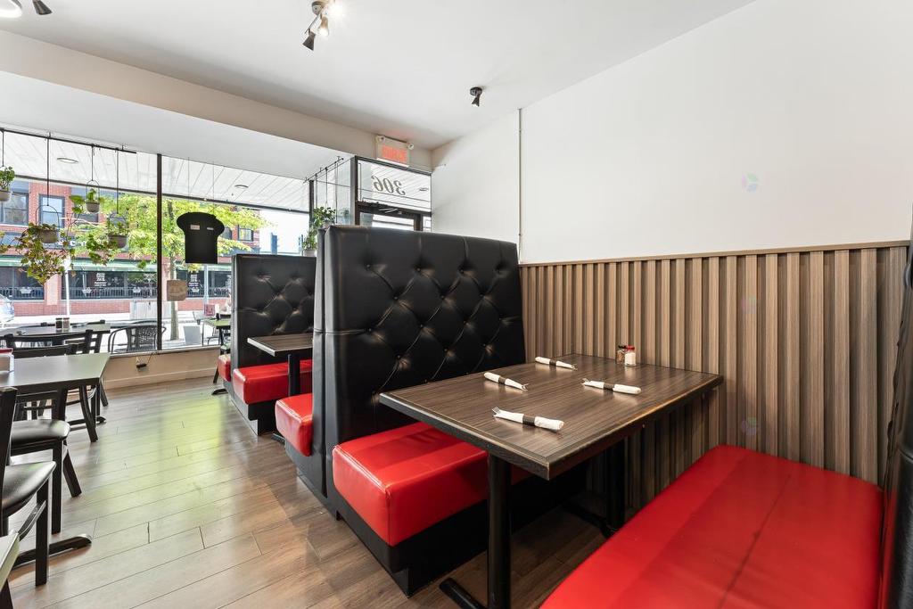 - 306 Rue Principale O., Magog, QC