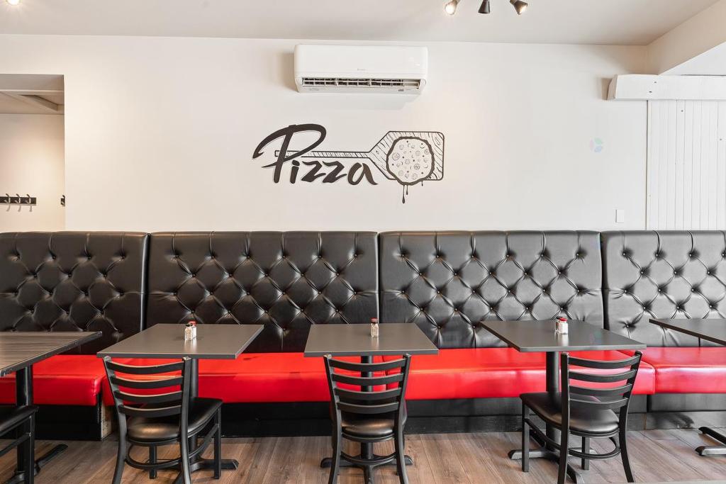 - 306 Rue Principale O., Magog, QC