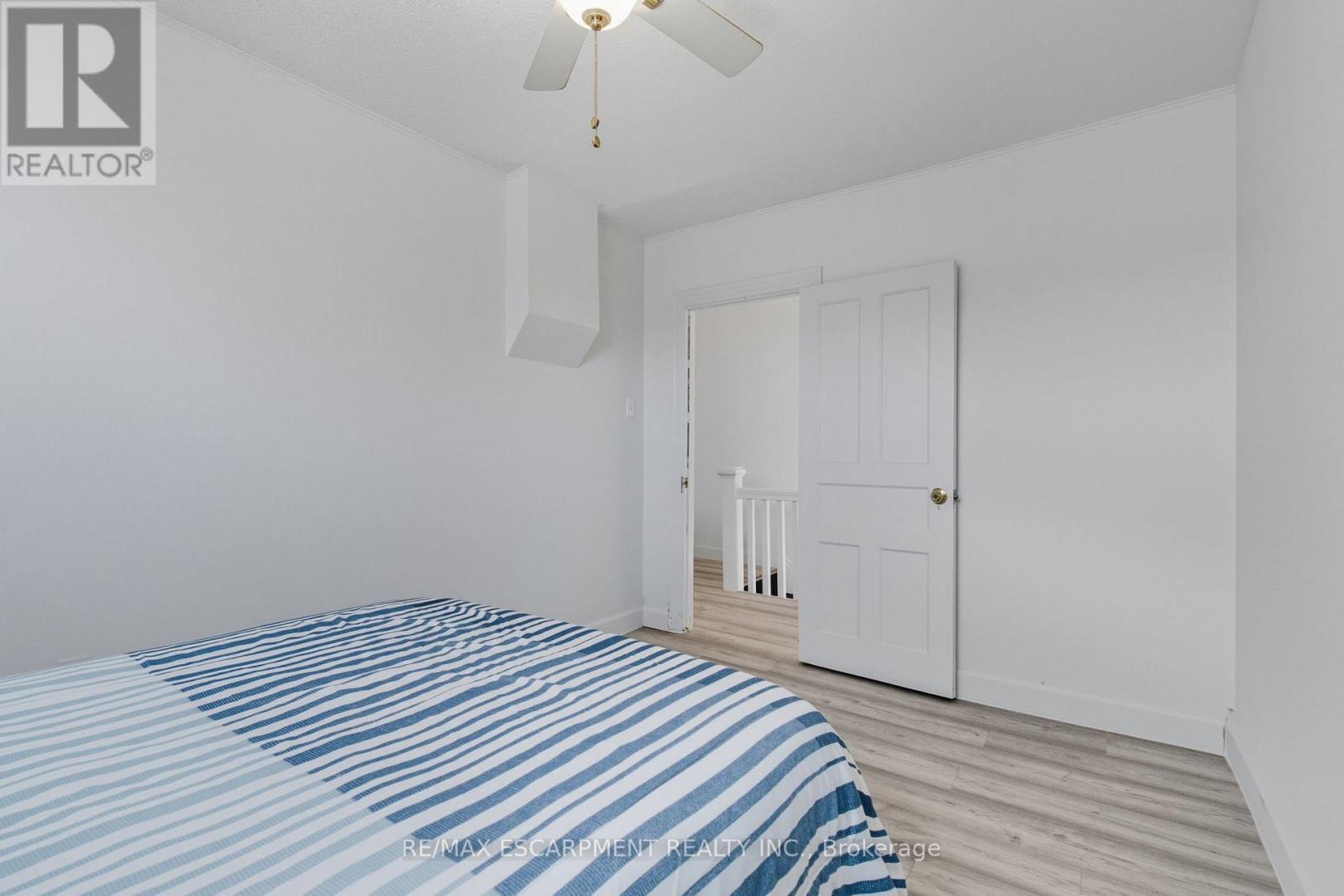 157 East 5Th Street, Hamilton, ON - Indoor Photo Showing Bedroom