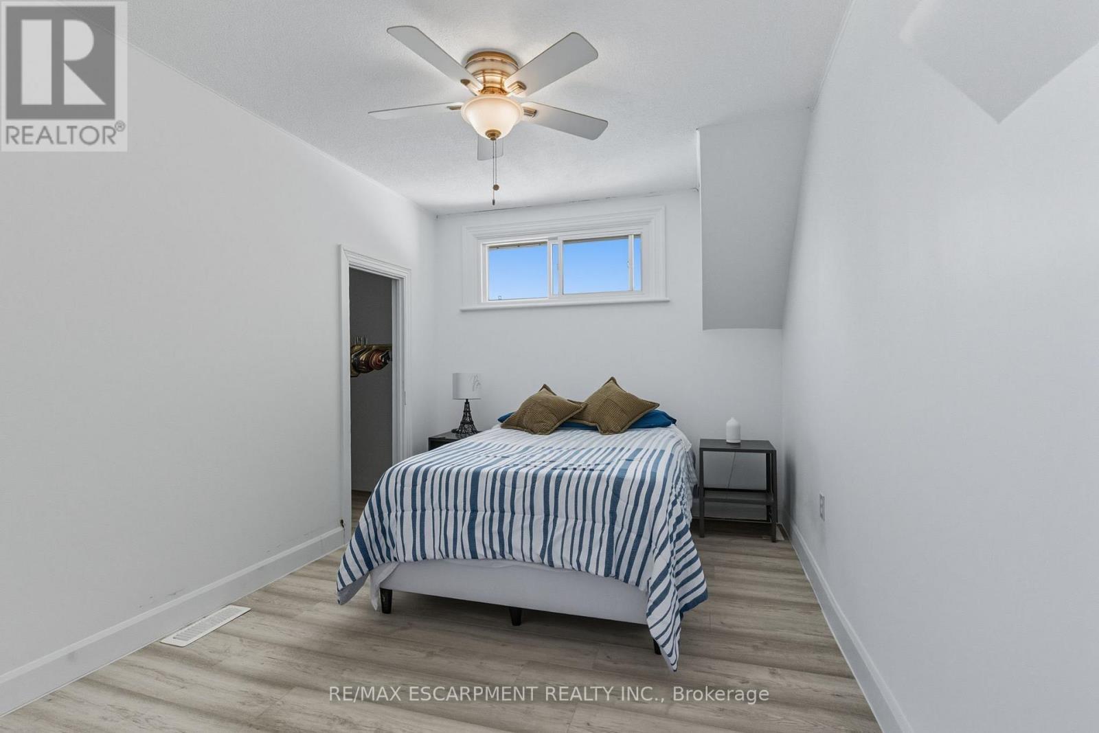157 East 5Th Street, Hamilton, ON - Indoor Photo Showing Bedroom