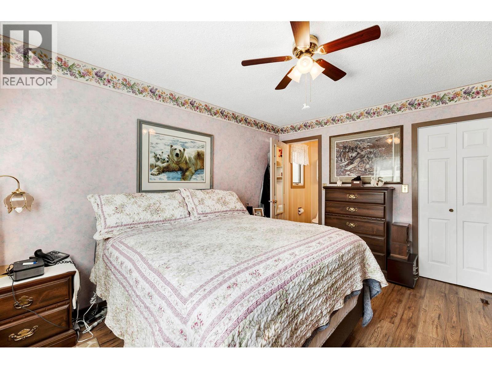 246 Robson Drive, Kamloops, BC - Indoor Photo Showing Bedroom