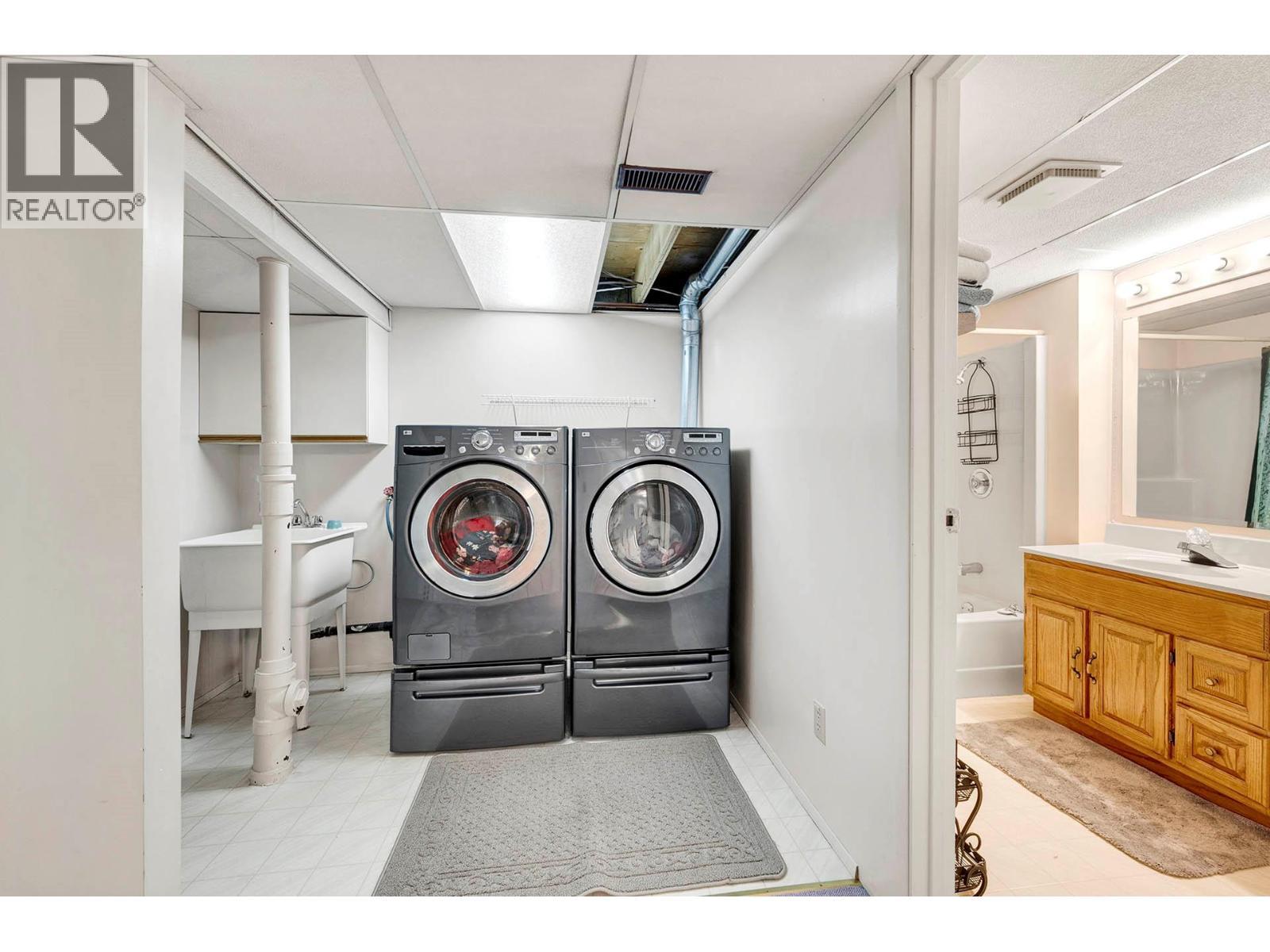 246 Robson Drive, Kamloops, BC - Indoor Photo Showing Laundry Room