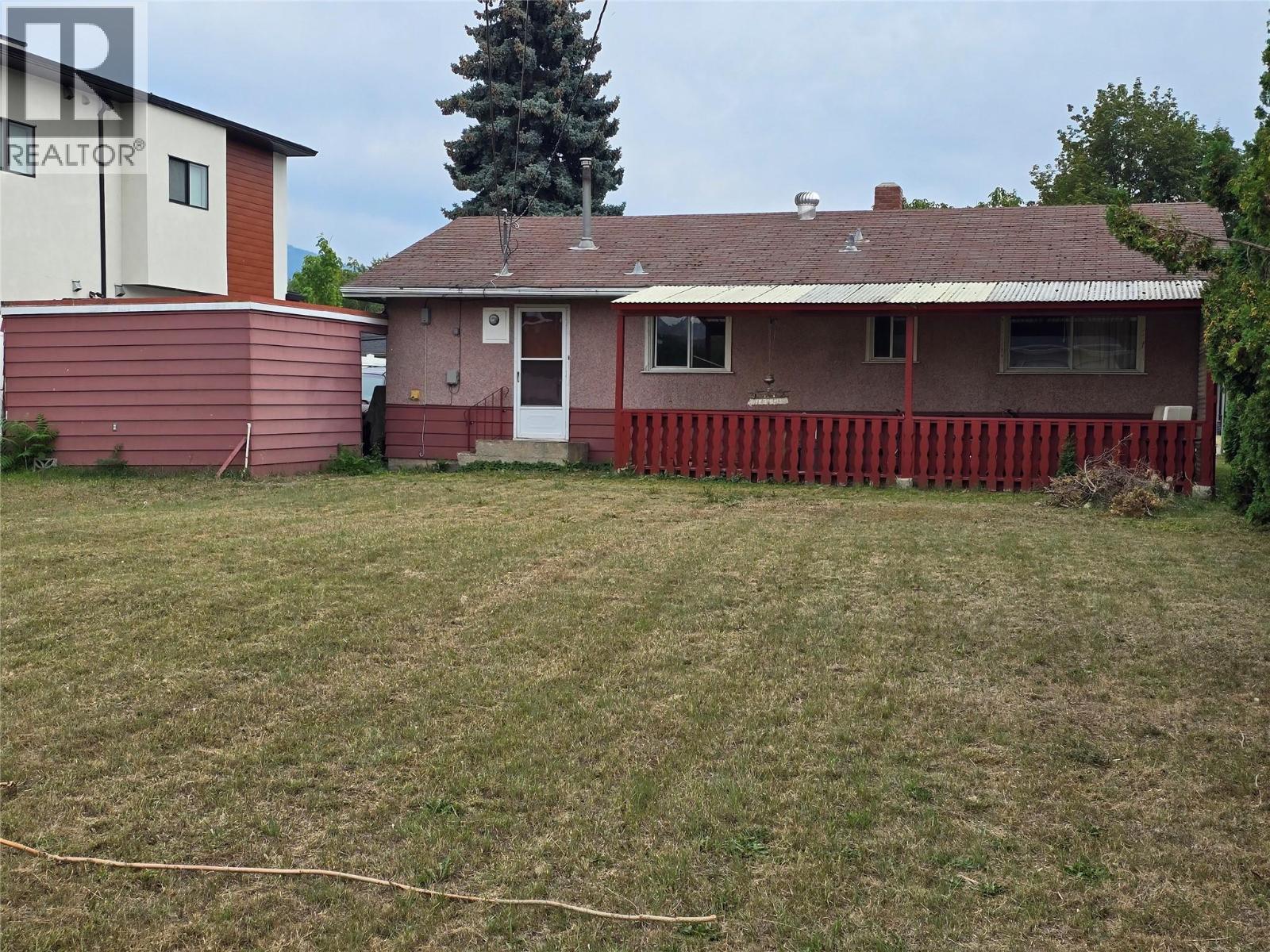 824 Grenfell Avenue, Kelowna, BC - Outdoor