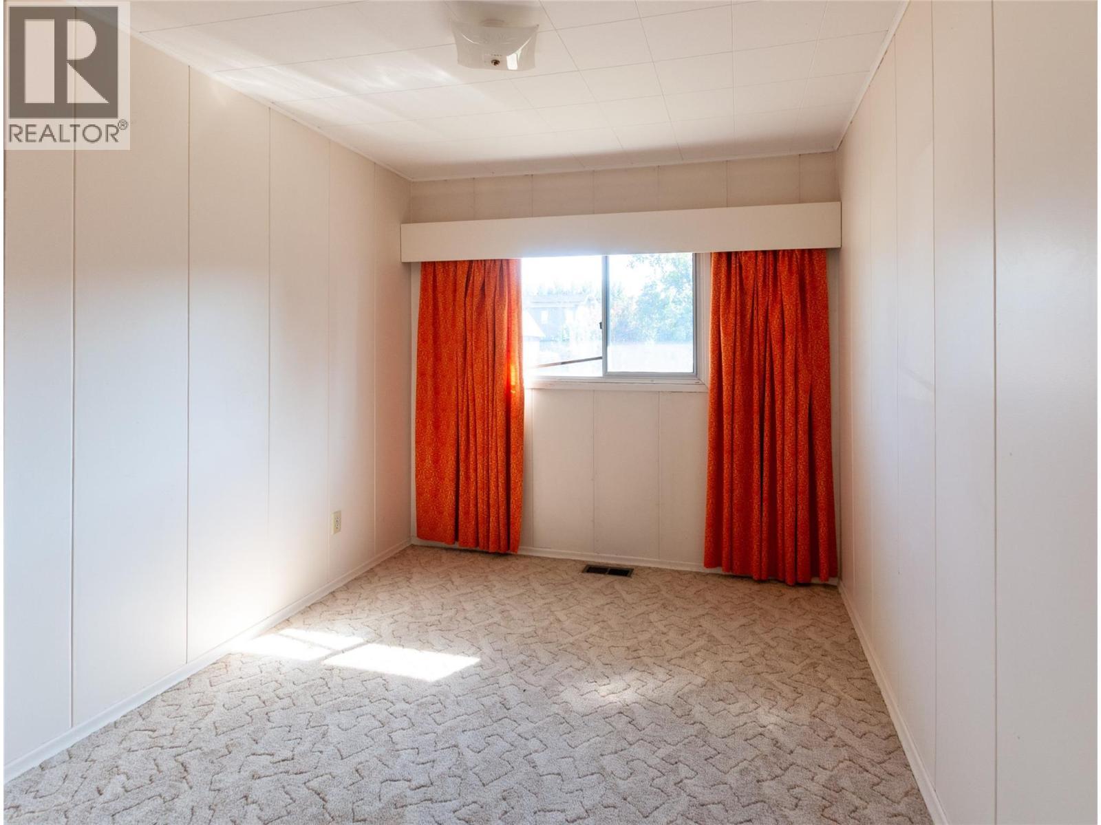 824 Grenfell Avenue, Kelowna, BC - Indoor Photo Showing Other Room