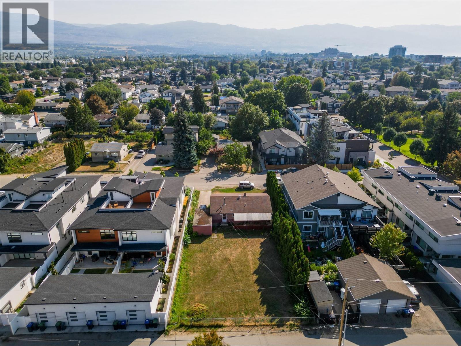 824 Grenfell Avenue, Kelowna, BC - Outdoor With View