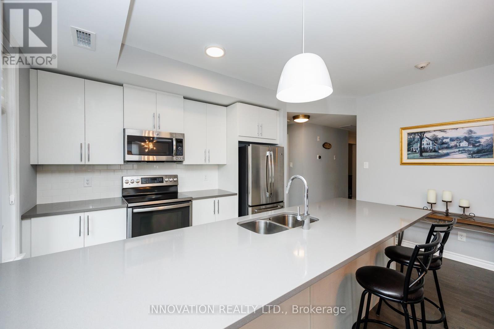 Large breakfast bar - 103 - 320 Jatoba, Ottawa, ON - Indoor Photo Showing Kitchen With Stainless Steel Kitchen With Double Sink With Upgraded Kitchen