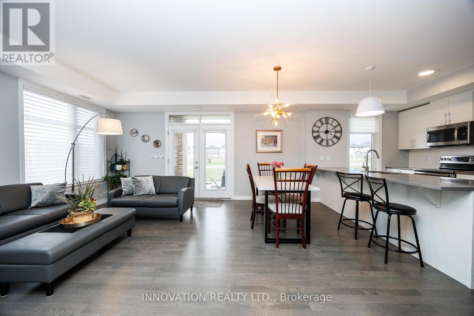 Hardwood flooring through the living spaces - 103 - 320 Jatoba, Ottawa, ON - Indoor Photo Showing Other Room
