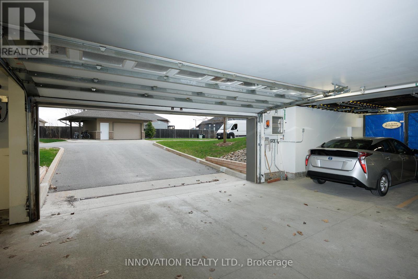 103 - 320 Jatoba, Ottawa, ON - Indoor Photo Showing Garage