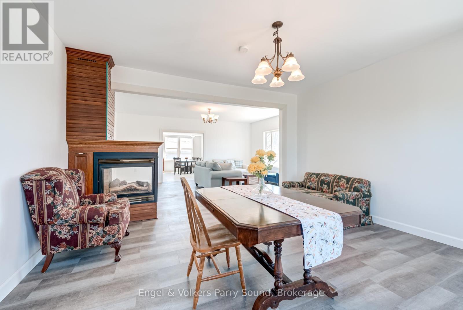 1 Holland Avenue, Parry Sound Remote Area (Wallbridge), ON - Indoor Photo Showing Dining Room With Fireplace