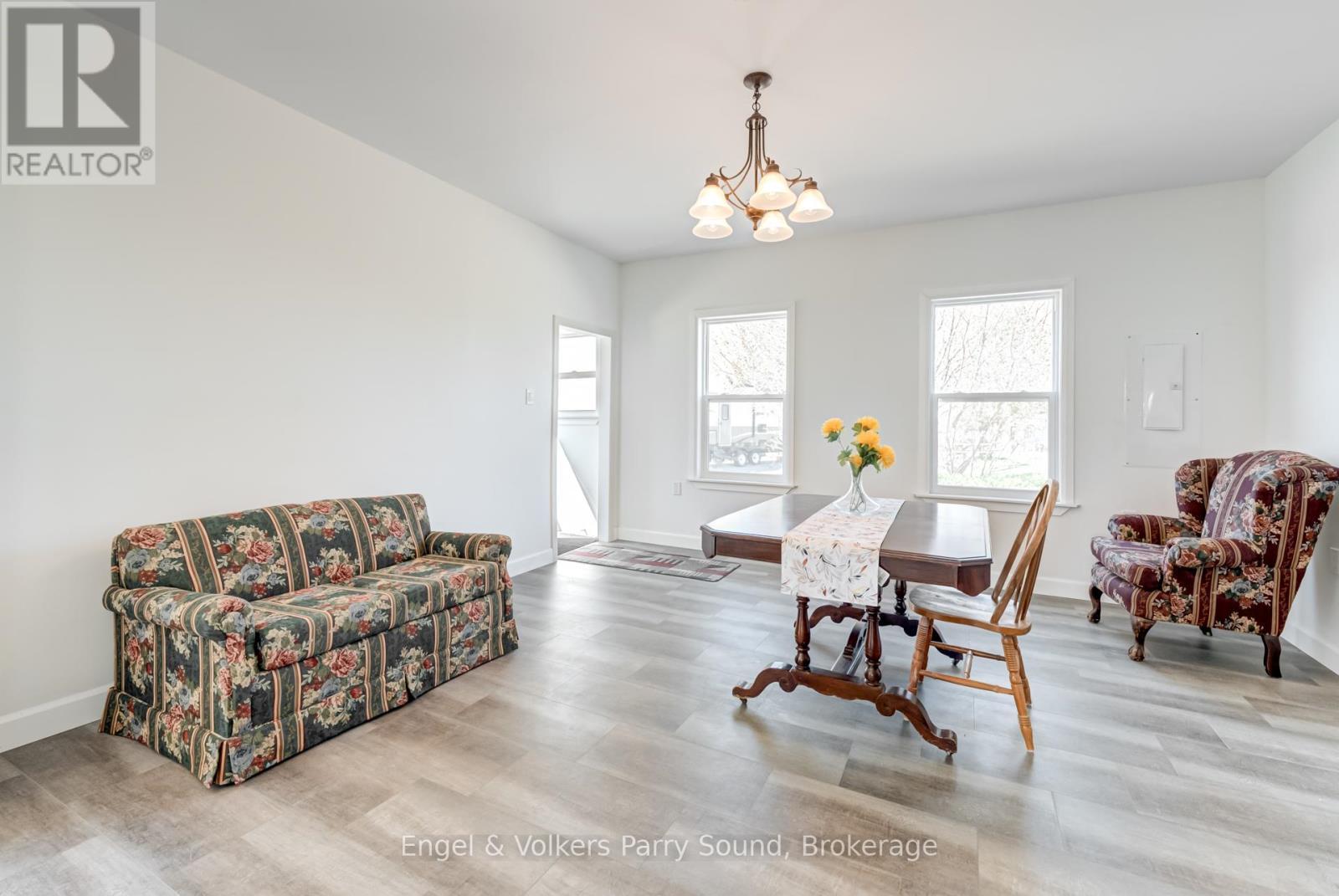 1 Holland Avenue, Parry Sound Remote Area (Wallbridge), ON - Indoor Photo Showing Living Room
