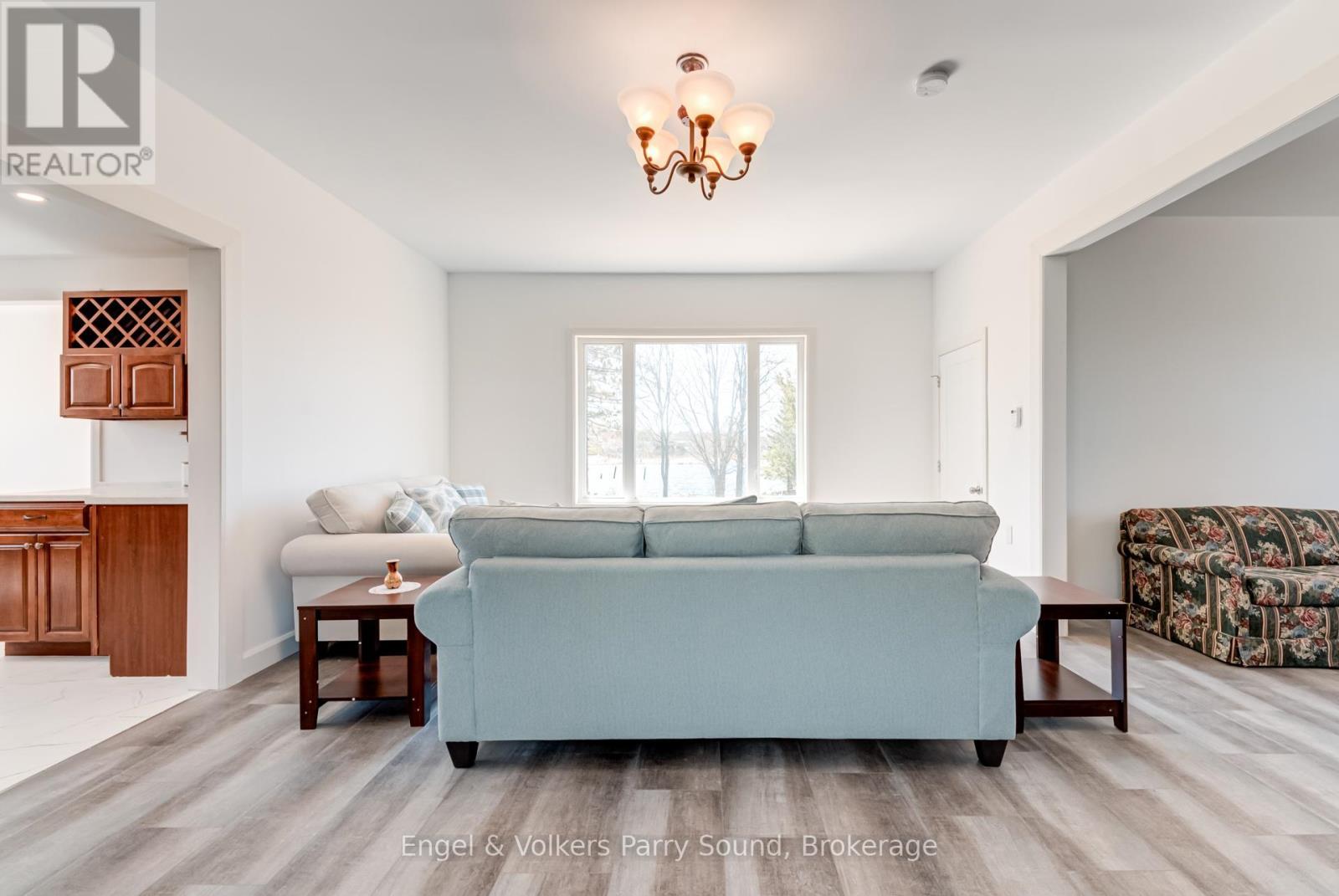 1 Holland Avenue, Parry Sound Remote Area (Wallbridge), ON - Indoor Photo Showing Living Room
