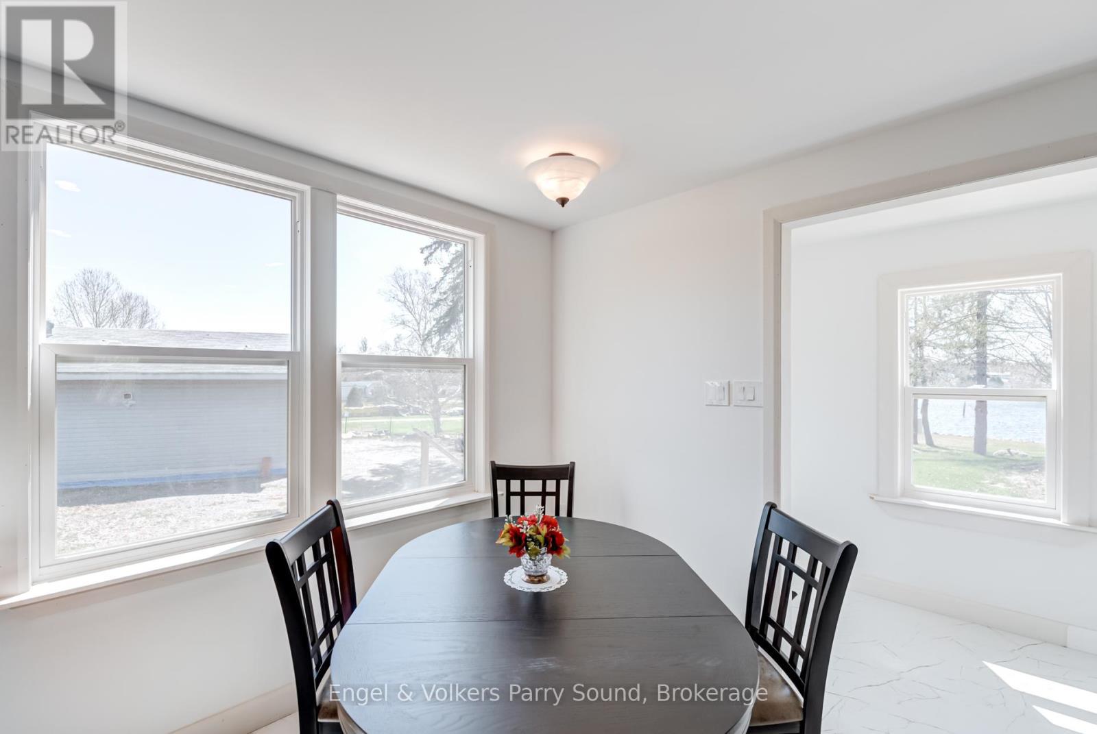 1 Holland Avenue, Parry Sound Remote Area (Wallbridge), ON - Indoor Photo Showing Dining Room