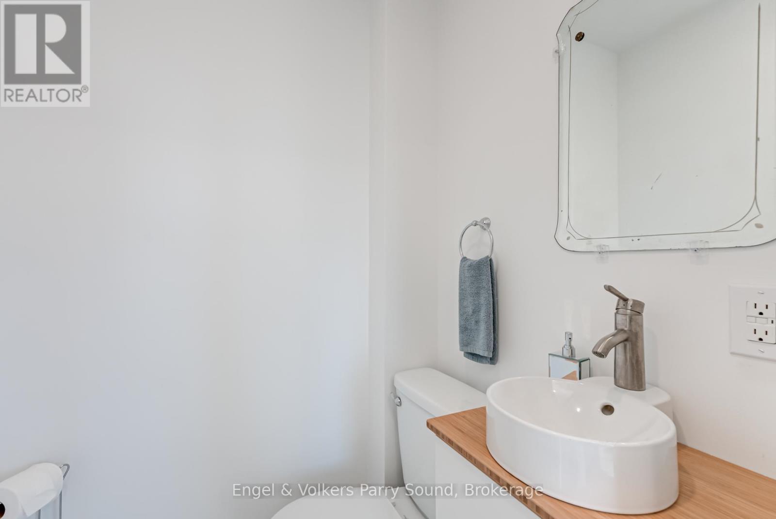 1 Holland Avenue, Parry Sound Remote Area (Wallbridge), ON - Indoor Photo Showing Bathroom