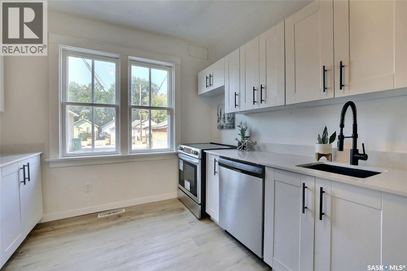 2050 Toronto Street, Regina, SK - Indoor Photo Showing Kitchen