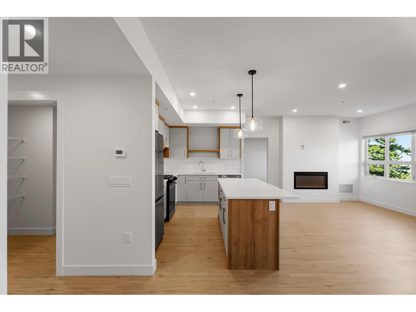 1844 Qu'Appelle Boulevard Unit# 206, Kamloops, BC - Indoor Photo Showing Kitchen