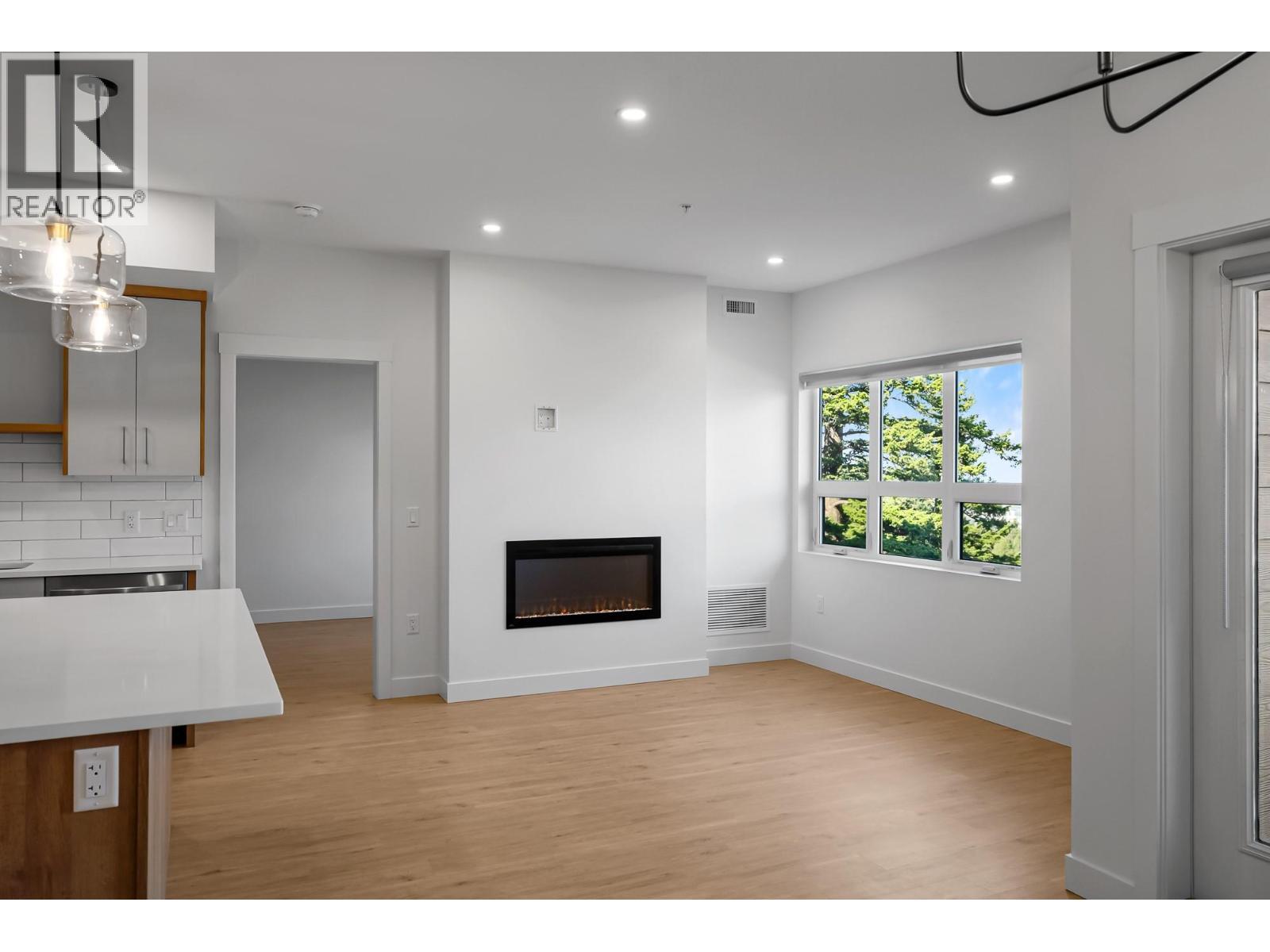 1844 Qu'Appelle Boulevard Unit# 206, Kamloops, BC - Indoor With Fireplace