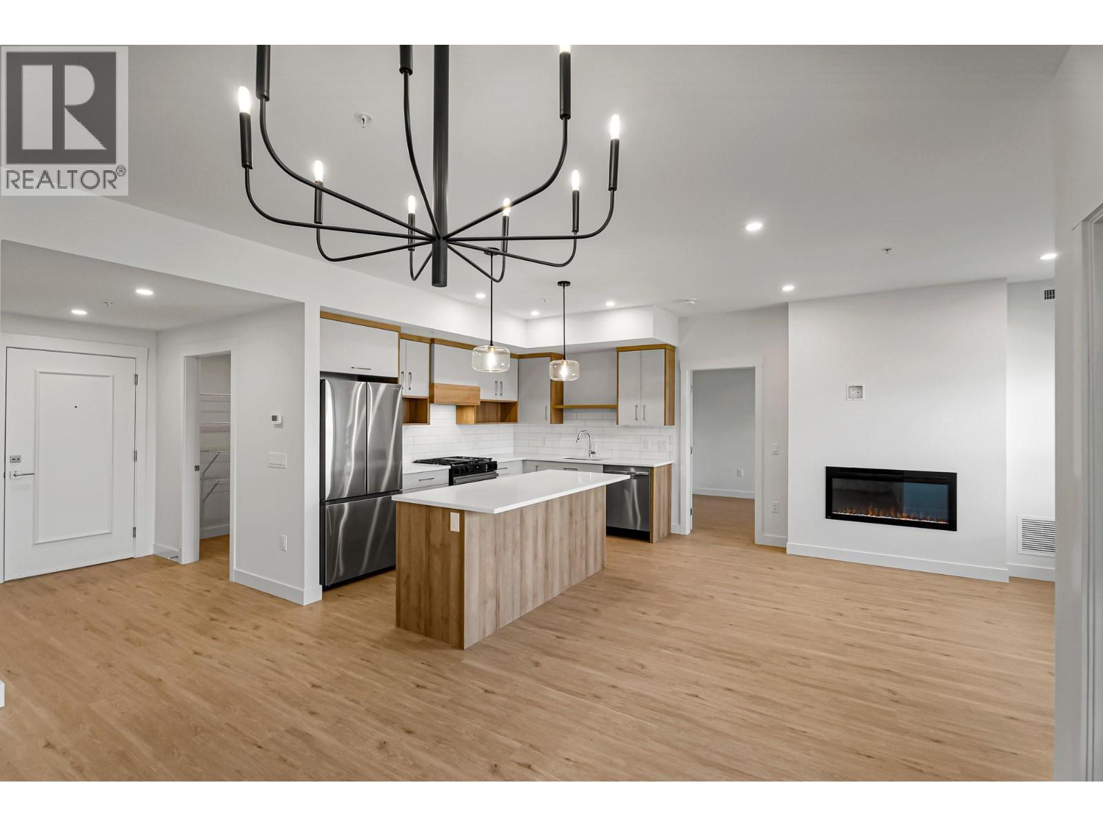 1844 Qu'Appelle Boulevard Unit# 206, Kamloops, BC - Indoor Photo Showing Kitchen