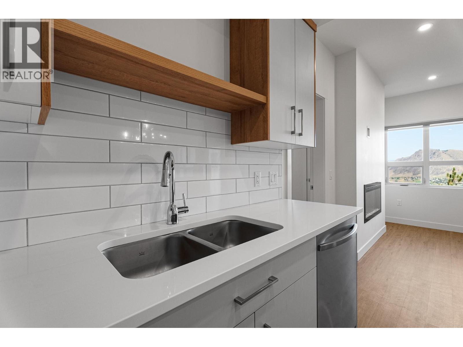 1844 Qu'Appelle Boulevard Unit# 206, Kamloops, BC - Indoor Photo Showing Kitchen With Double Sink