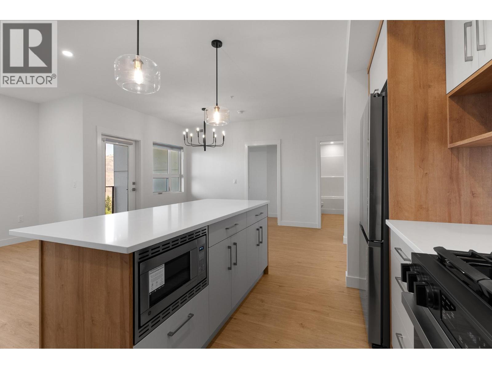 1844 Qu'Appelle Boulevard Unit# 206, Kamloops, BC - Indoor Photo Showing Kitchen With Upgraded Kitchen