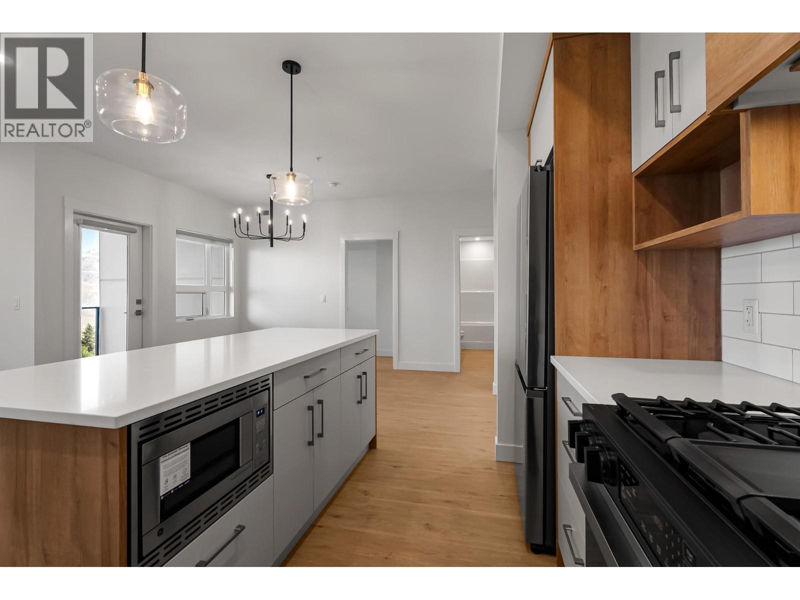 1844 Qu'Appelle Boulevard Unit# 206, Kamloops, BC - Indoor Photo Showing Kitchen With Upgraded Kitchen