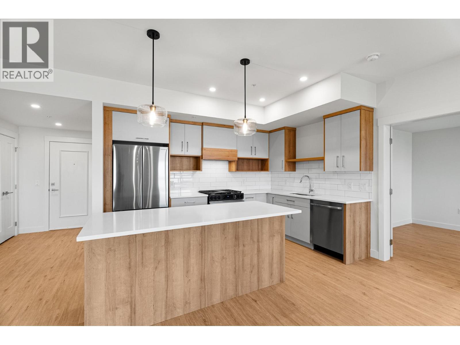 1844 Qu'Appelle Boulevard Unit# 206, Kamloops, BC - Indoor Photo Showing Kitchen With Upgraded Kitchen
